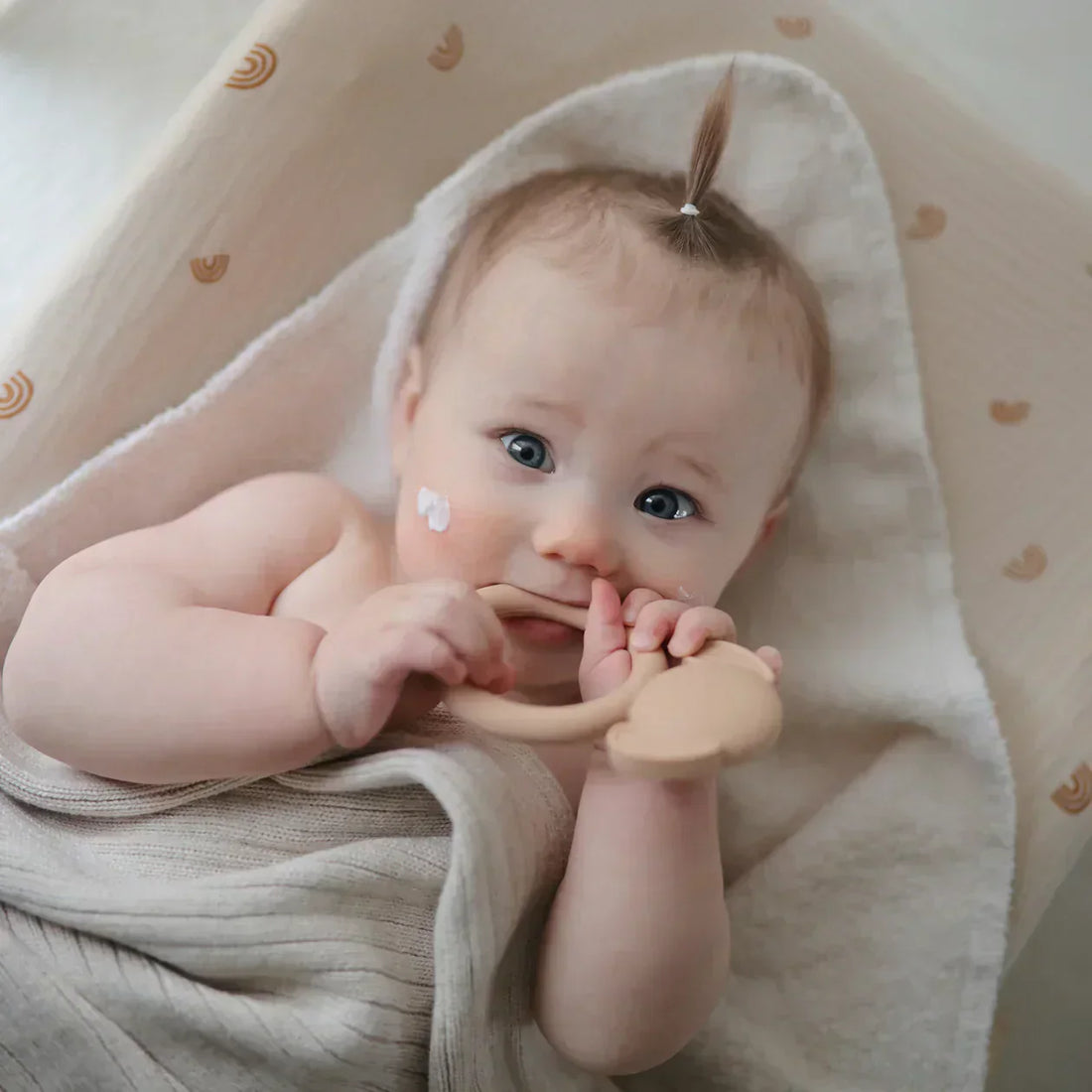 Teething Relief: What Actually Works (A Parent's Complete Guide)