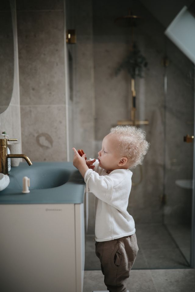 Mushie - Finger Toothbrush Blush / Shifting Sand
