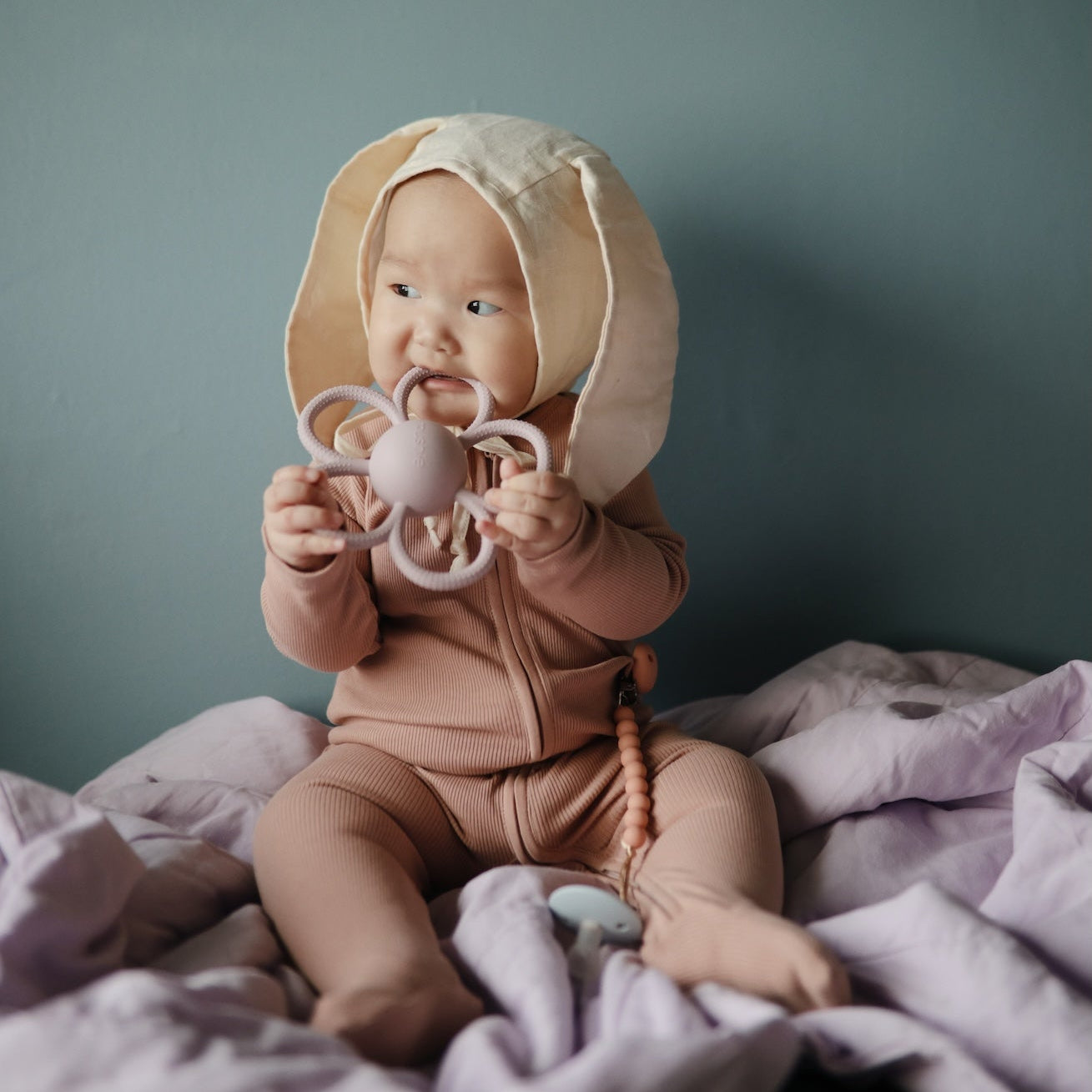 Daisy Rattle Teether - Lilac
