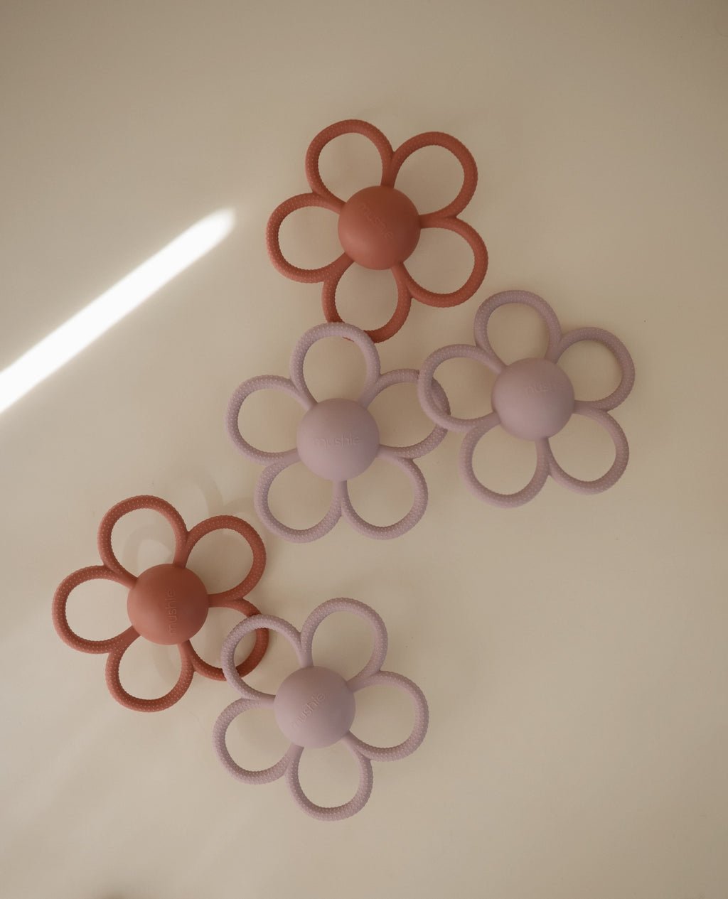 Daisy Rattle Teether - Lilac