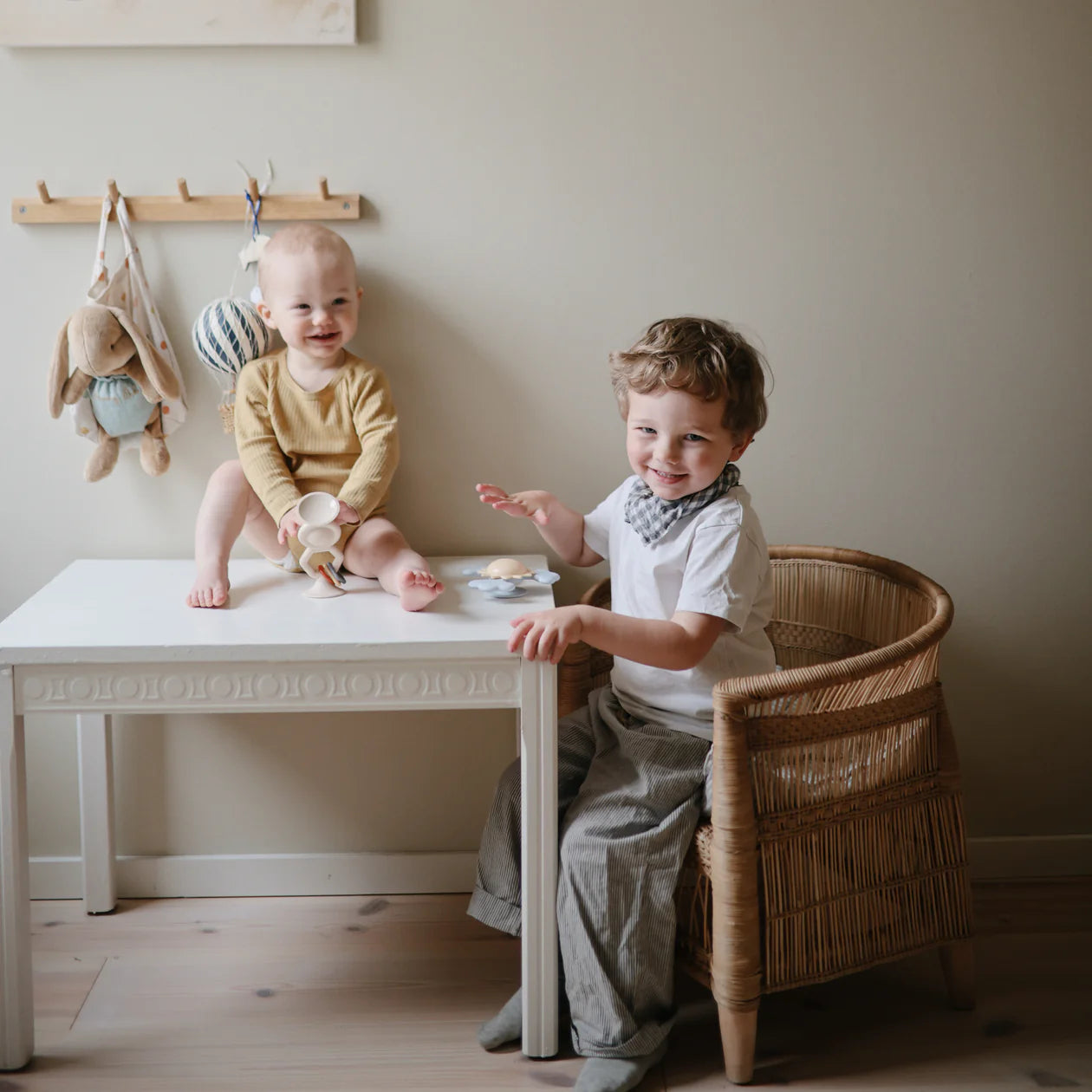 Mushie - HexaPop Suction Toy - Blush