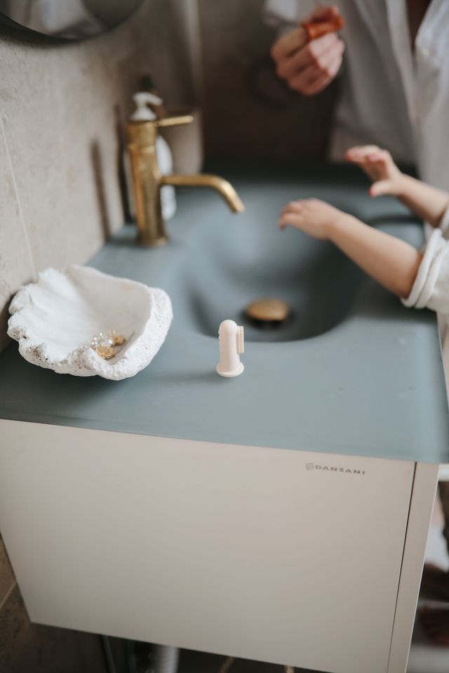 Mushie - Finger Toothbrush Blush / Shifting Sand